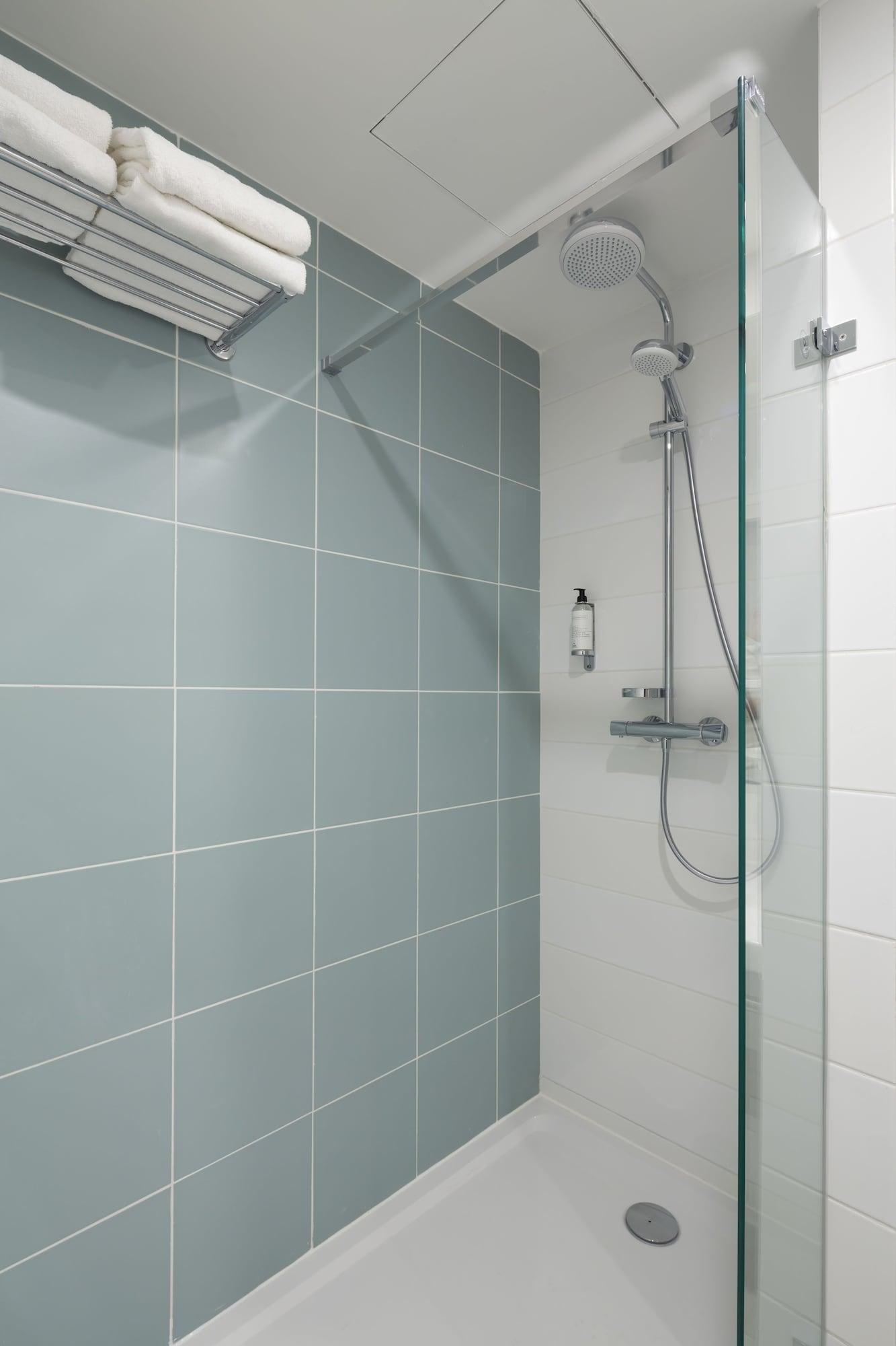 Logis Hotel Les Pins - Operalia Balaruc-les-Bains Εξωτερικό φωτογραφία