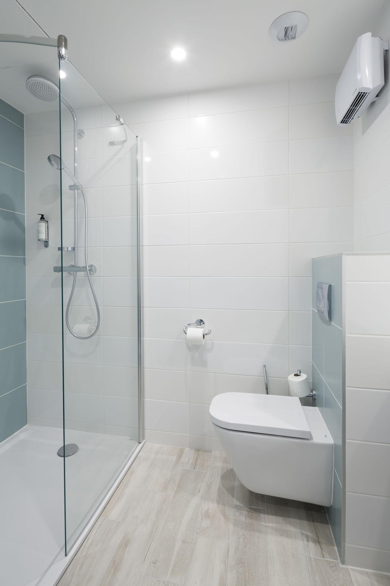 Logis Hotel Les Pins - Operalia Balaruc-les-Bains Εξωτερικό φωτογραφία