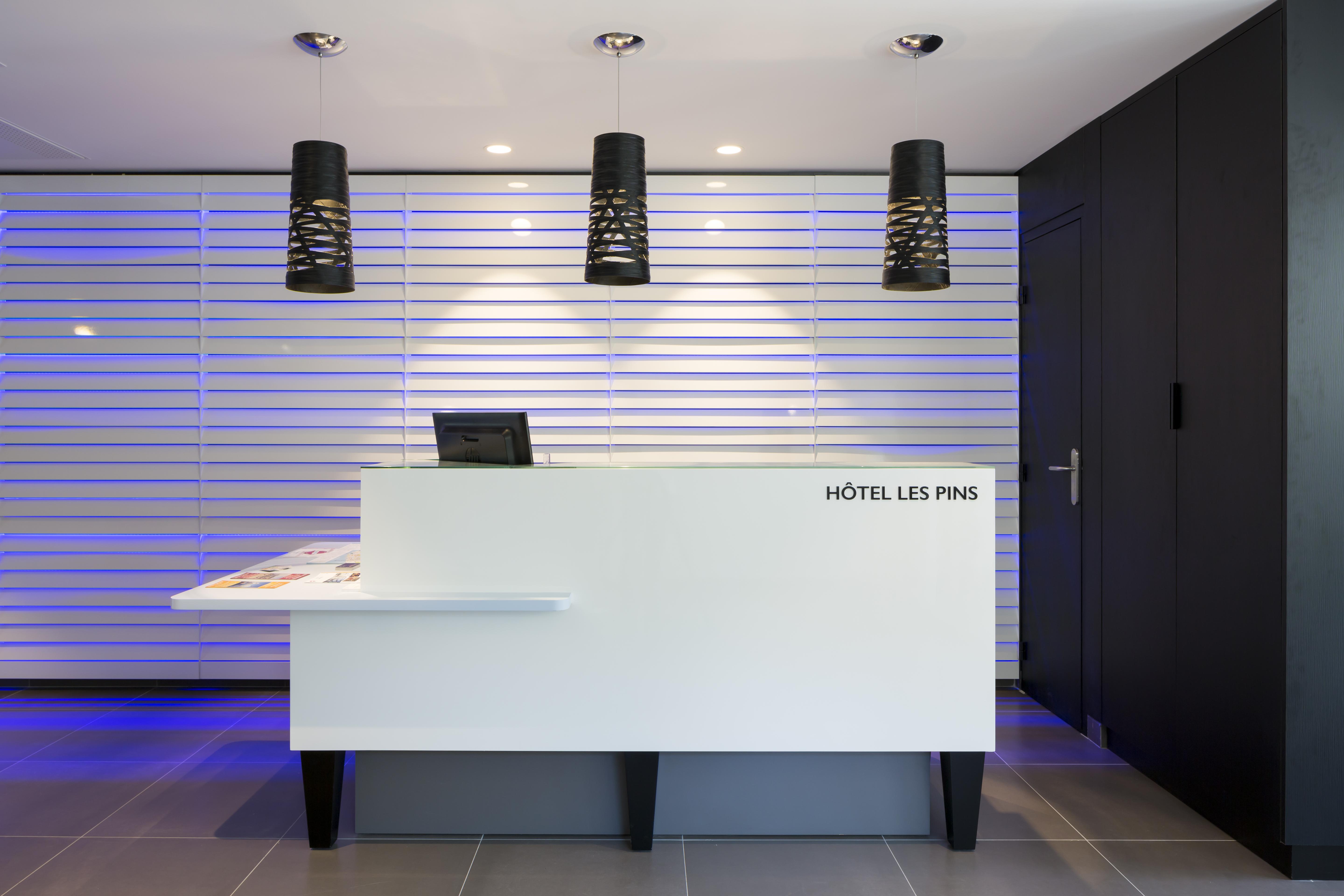Logis Hotel Les Pins - Operalia Balaruc-les-Bains Εξωτερικό φωτογραφία