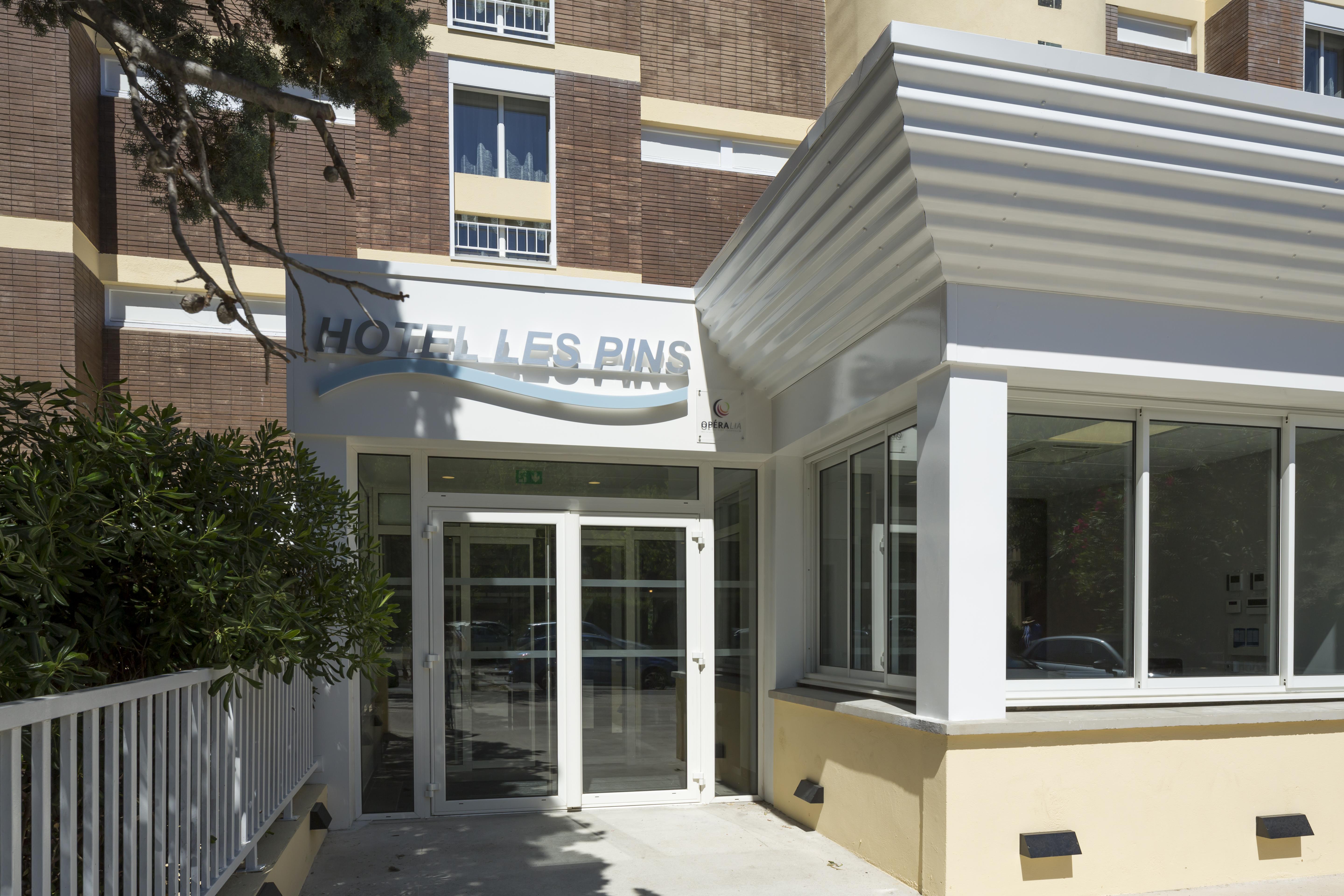 Logis Hotel Les Pins - Operalia Balaruc-les-Bains Εξωτερικό φωτογραφία