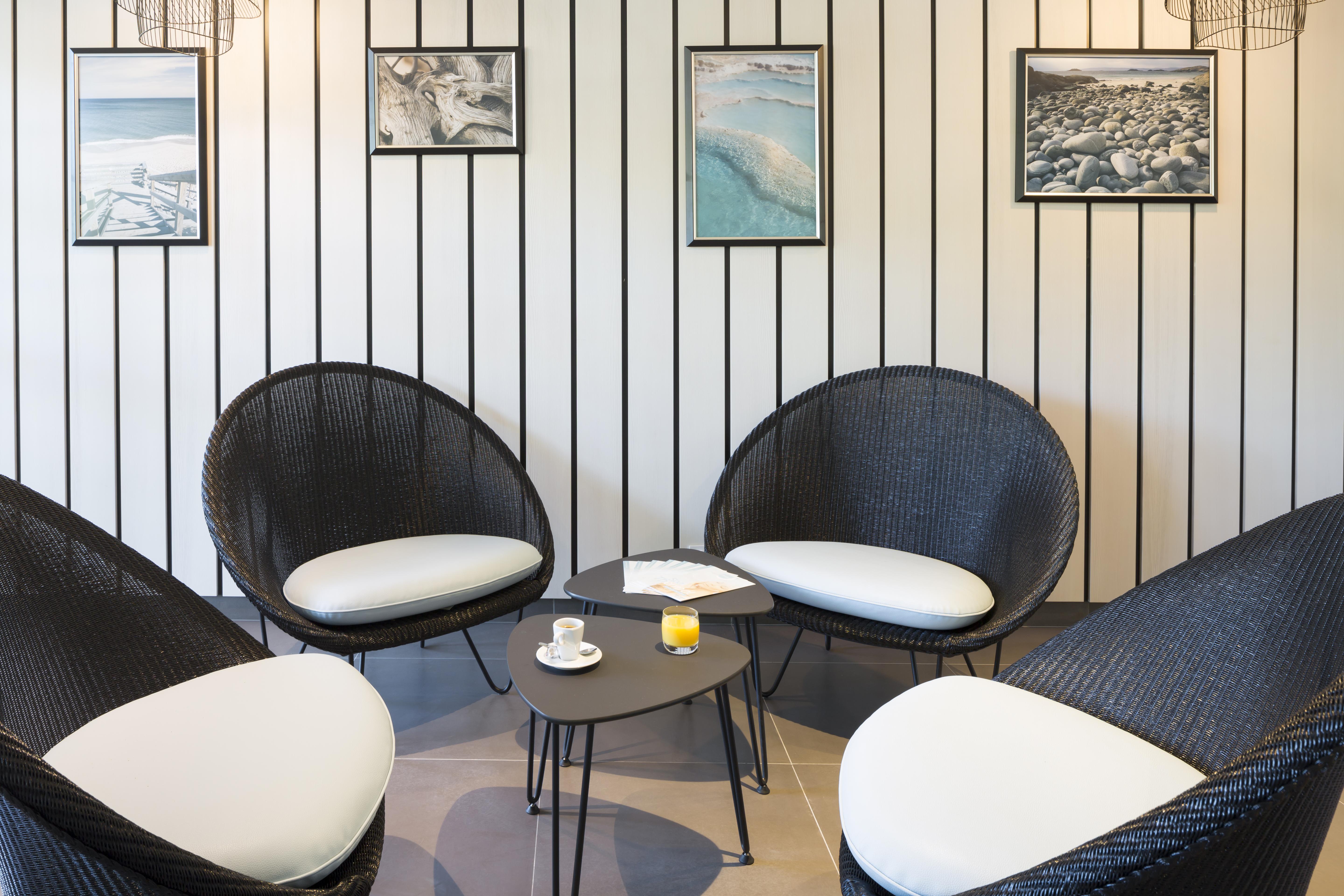 Logis Hotel Les Pins - Operalia Balaruc-les-Bains Εξωτερικό φωτογραφία