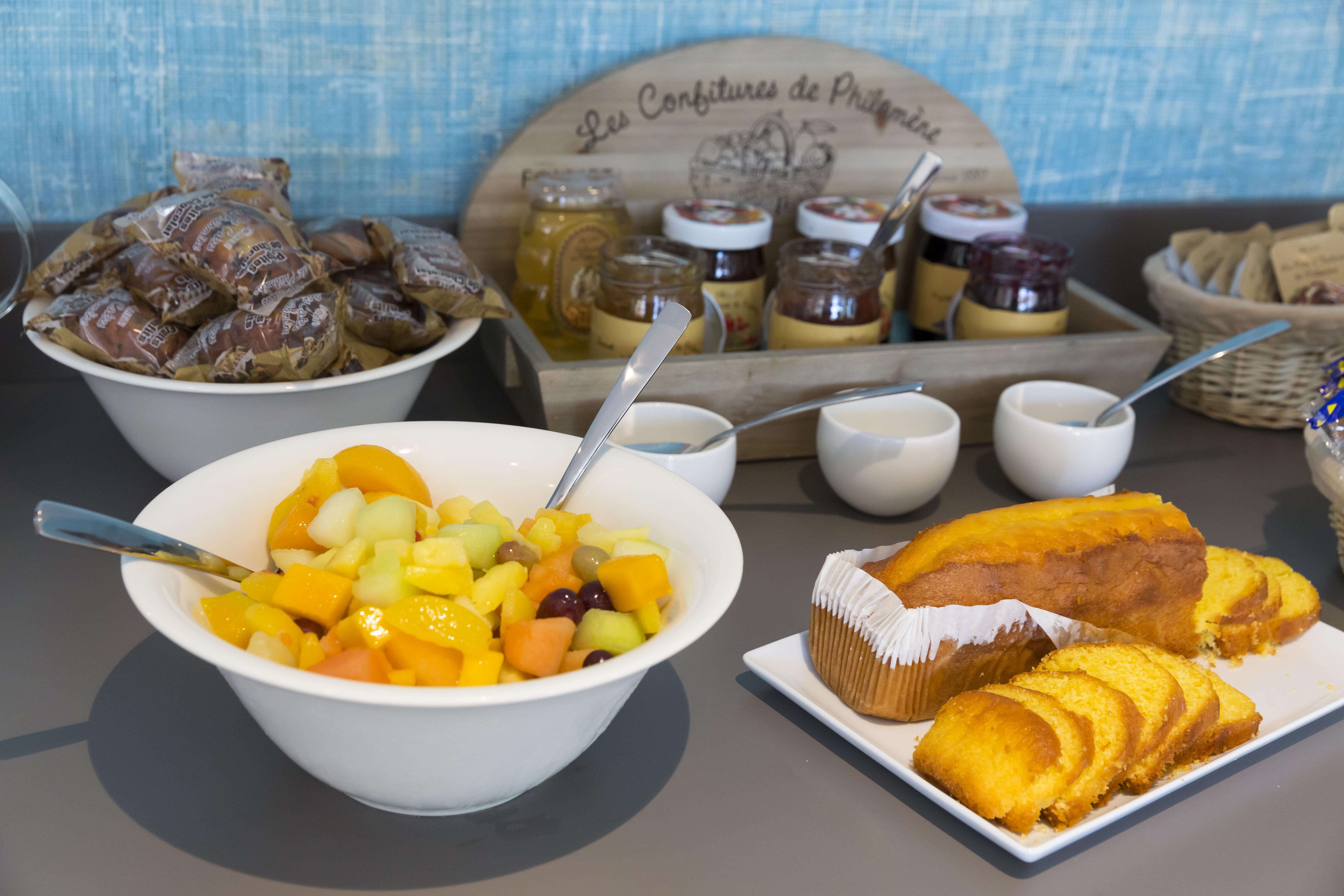 Logis Hotel Les Pins - Operalia Balaruc-les-Bains Εξωτερικό φωτογραφία