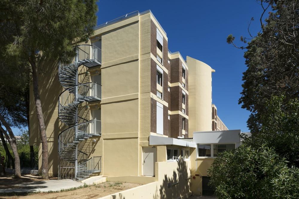 Logis Hotel Les Pins - Operalia Balaruc-les-Bains Εξωτερικό φωτογραφία